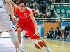 开云体育 -山东男篮训练开放日，关键时刻豪取连胜引欢呼，荷甲在即，资深球员宣示担当的简单介绍